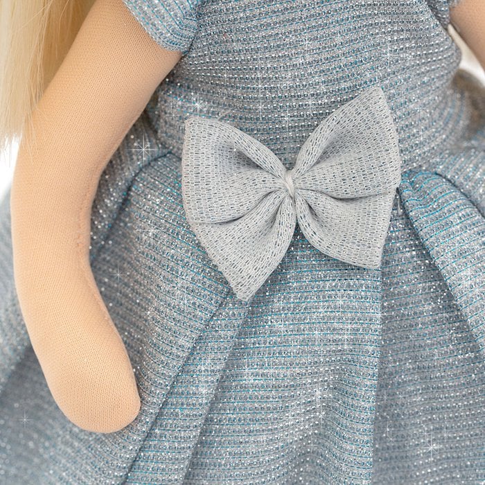 Haakpakket Pop Tess met poppenhaar pruik & kleding set: Licht blauwe jurk