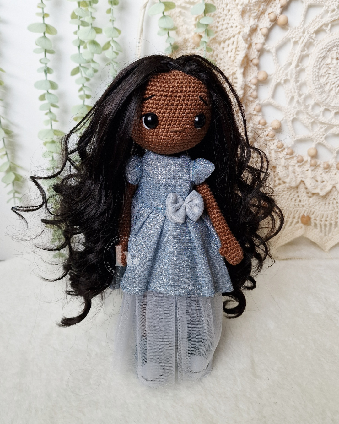Haakpakket Pop Tess met poppenhaar pruik & kleding set: Licht blauwe jurk