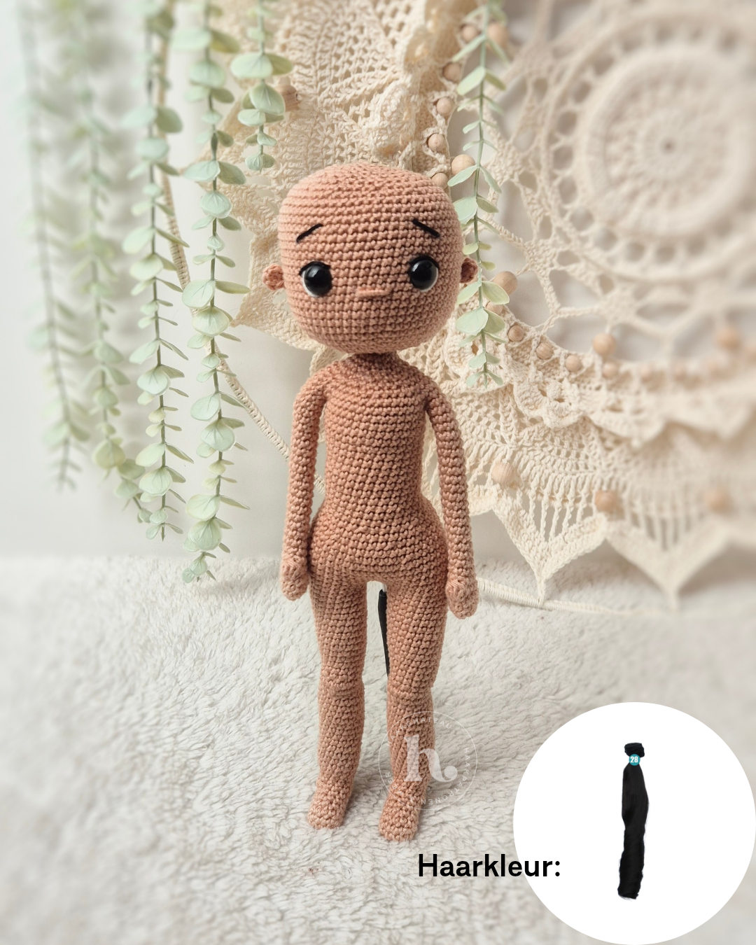Haakpakket Pop Tess met poppenhaar pruik & kleding set: Witte Bontjas