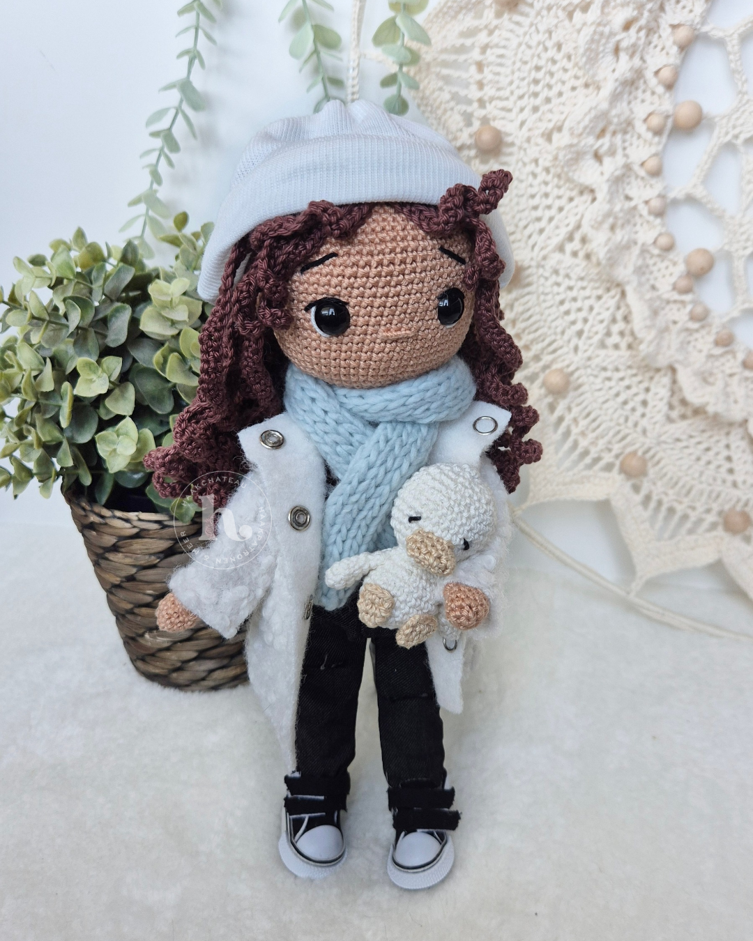 Haakpakket Pop Tess met gehaakte pruik & kleding set: Witte Bontjas