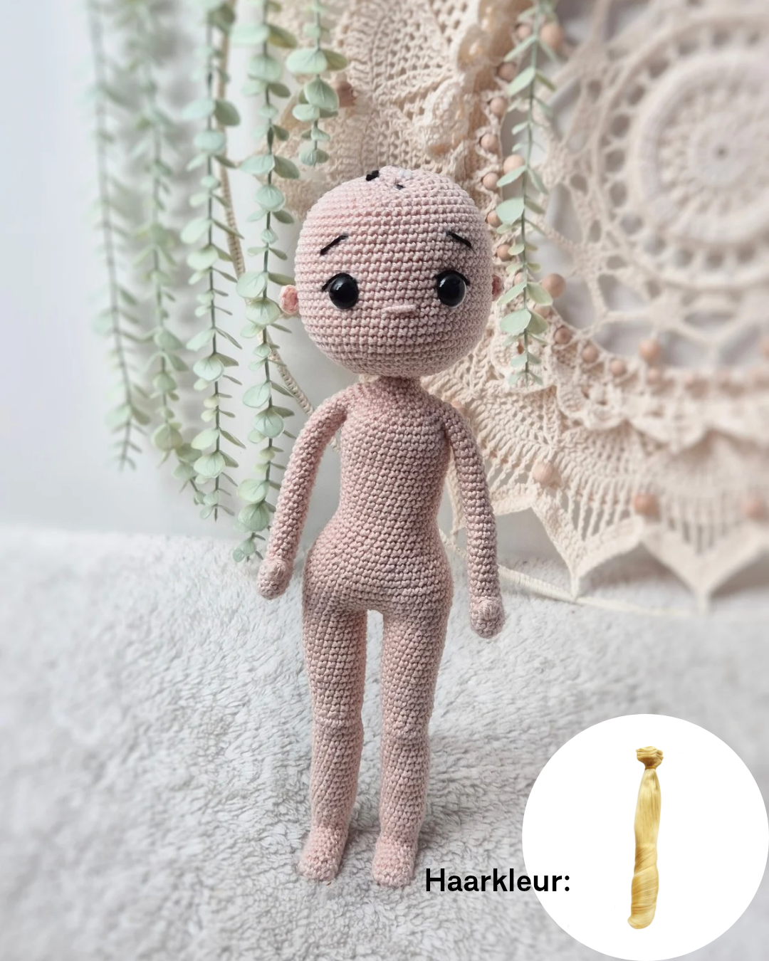 Haakpakket Pop Tess met poppenhaar pruik & kleding set: Witte Bontjas
