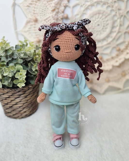 Haakpakket Pop Tess met gehaakte pruik & kleding set: Mint Trainingspak