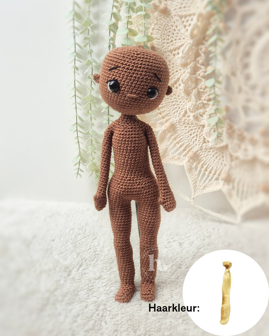 Haakpakket Pop Tess met poppenhaar pruik & kleding set: Witte Bontjas