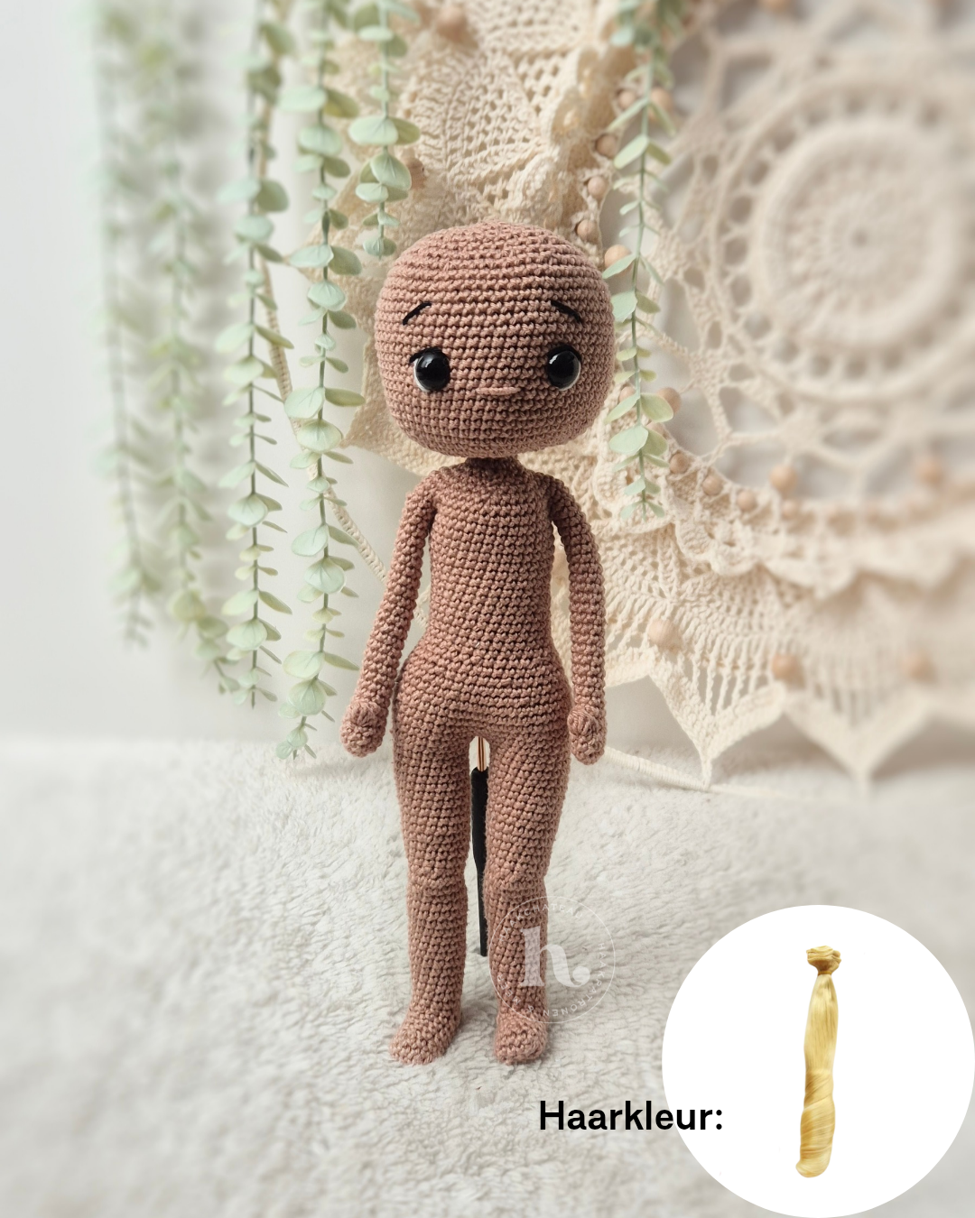 Haakpakket Pop Tess met poppenhaar pruik & kleding set: Witte Bontjas