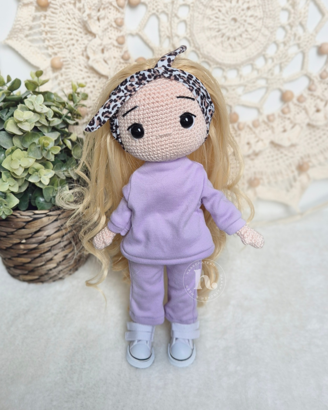 Haakpakket Pop Tess met poppenhaar pruik & kleding set: Paars Trainingspak